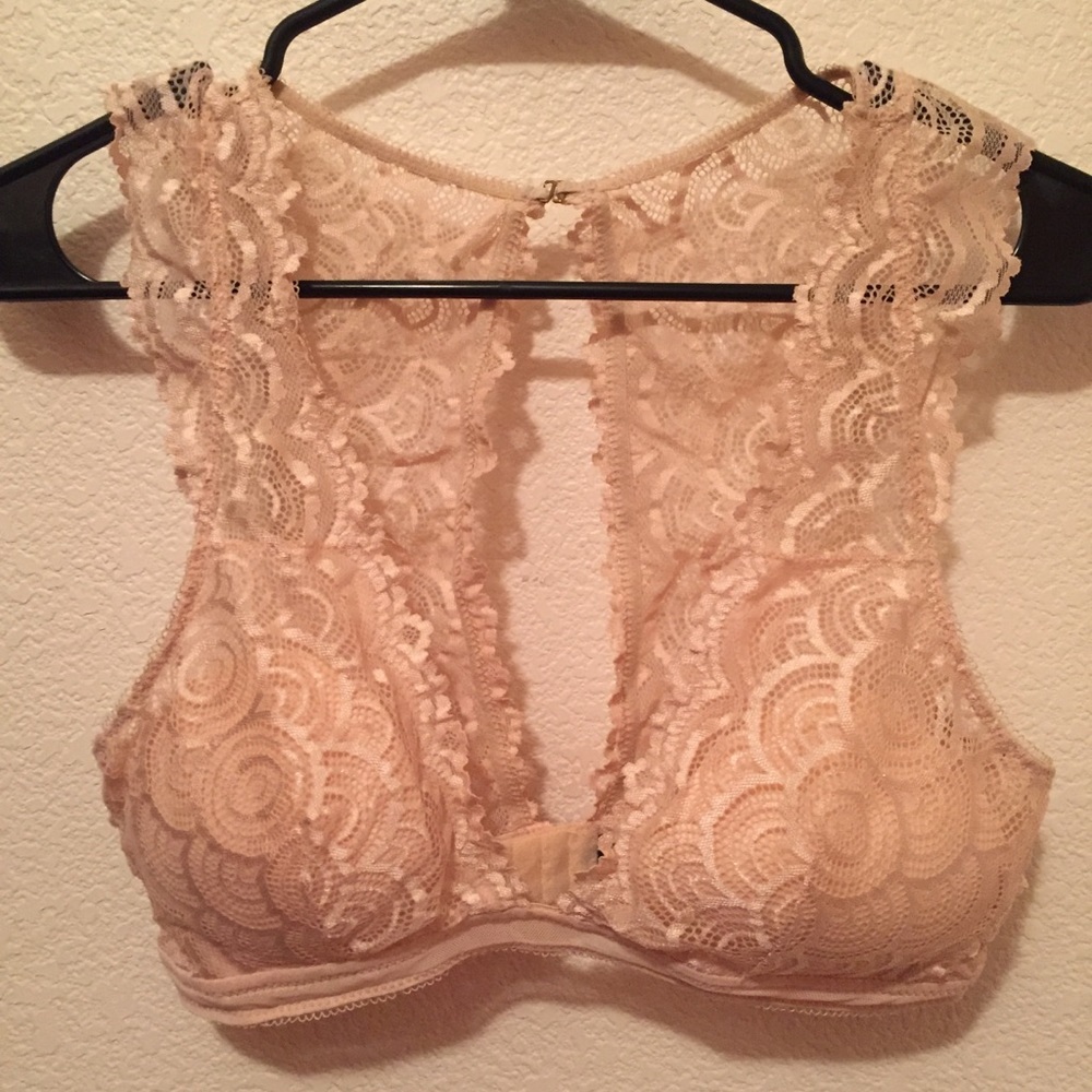 Fredrick’s of Hollywood Lace Bra Size Medium Ivory